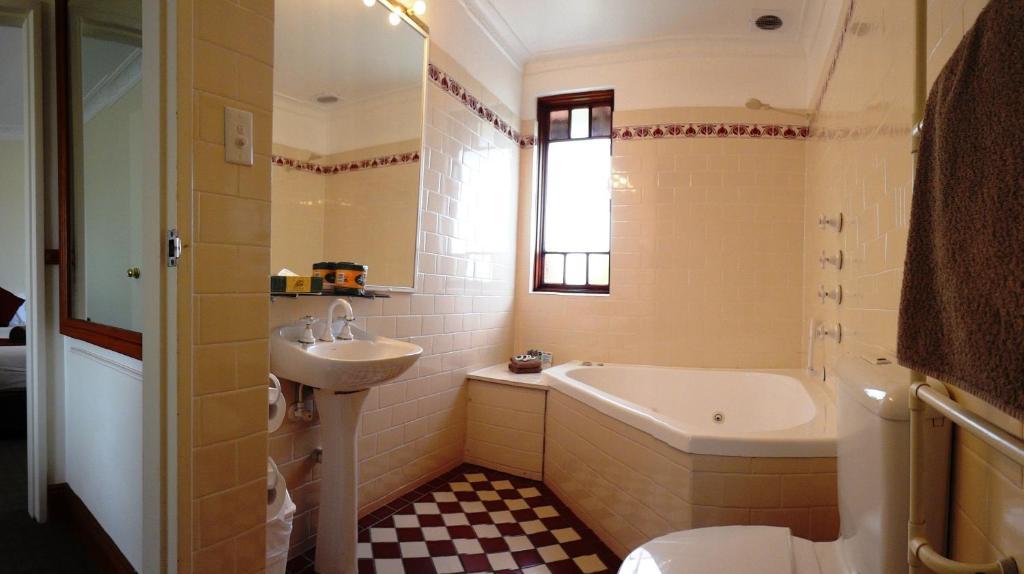 Three Explorers Motel Katoomba Room photo