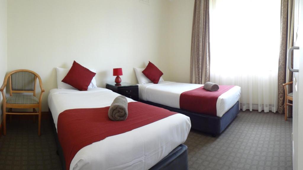 Three Explorers Motel Katoomba Room photo