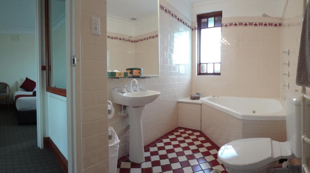 Three Explorers Motel Katoomba Room photo